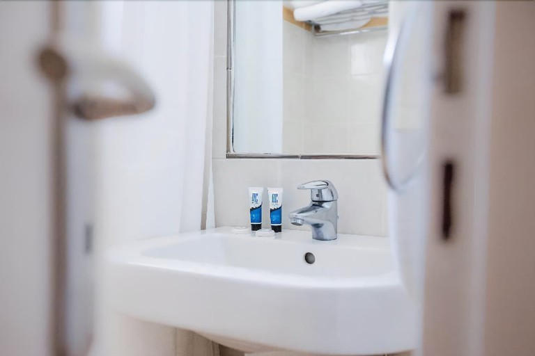 Bathroom 5, Hotel Elenas, Peloponnese