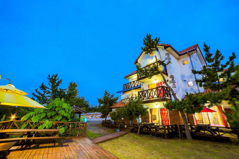 Exterior & Views 2, Beach Gallery Pension, Donghae