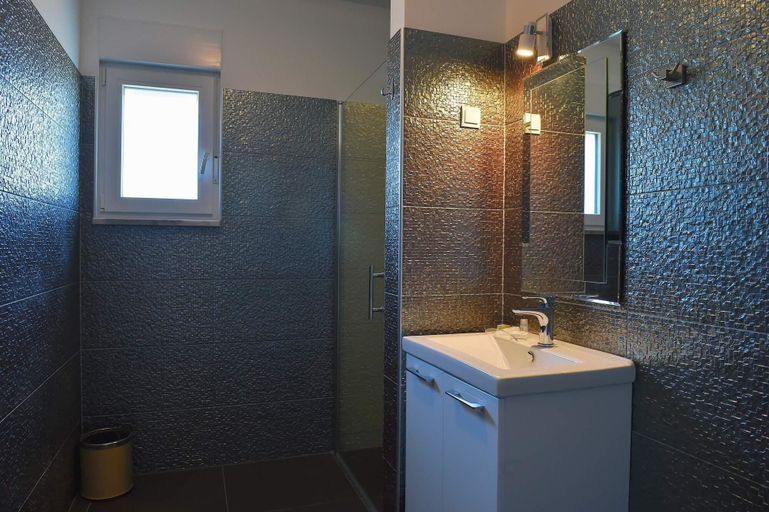 Bathroom 5, Villa in Krnica near Beach & Pool, Marčana
