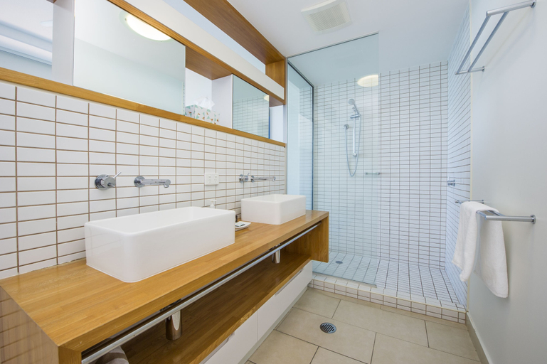 Bathroom 5, 1 Bright Point Apartment 5102, Magnetic Island