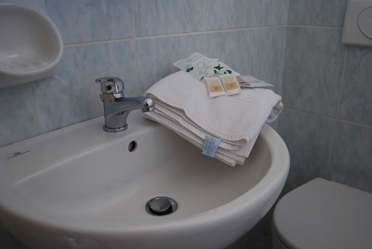 Bathroom 4, Hotel Milena, Rimini
