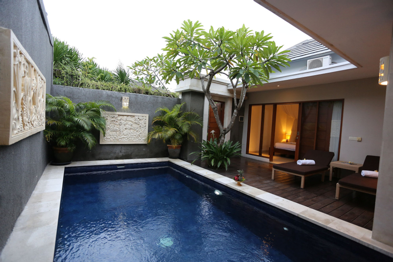 Swimming Pool 13