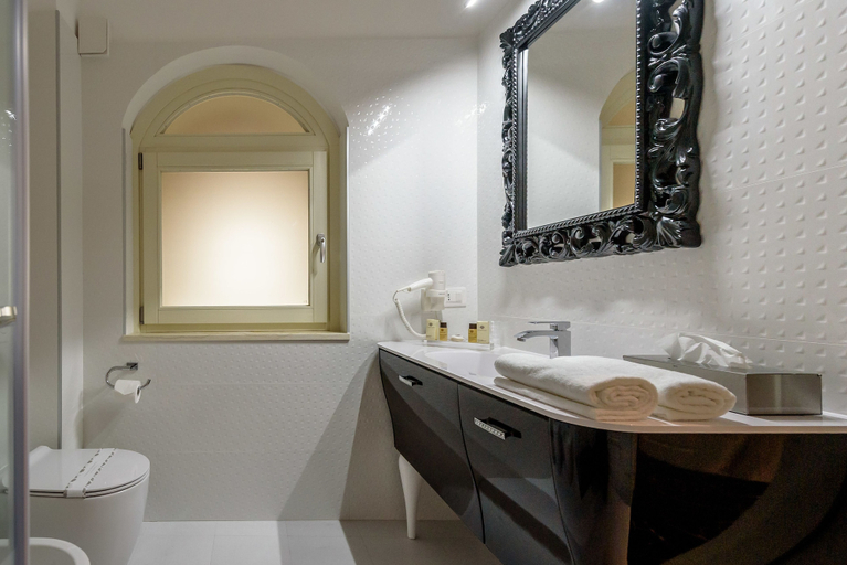 Bathroom 5, Marie Claire Apartments & Spa, Chieti