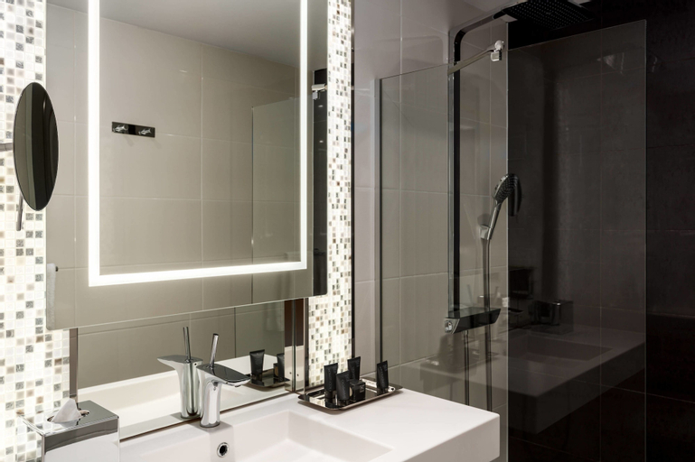 Bathroom 23