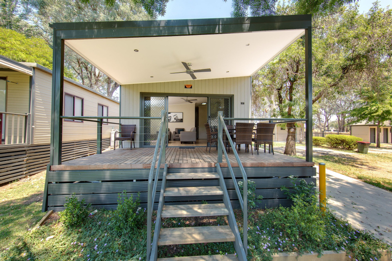 Exterior 16