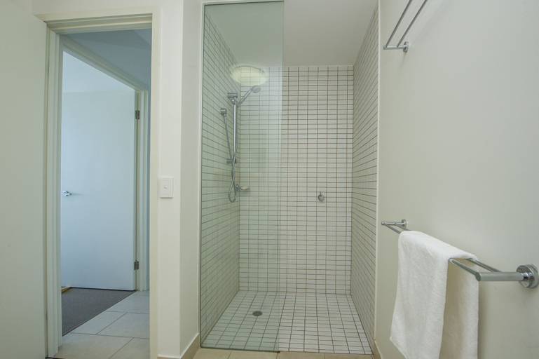 Bathroom 4, 1 Bright Point Apartment 5102, Magnetic Island