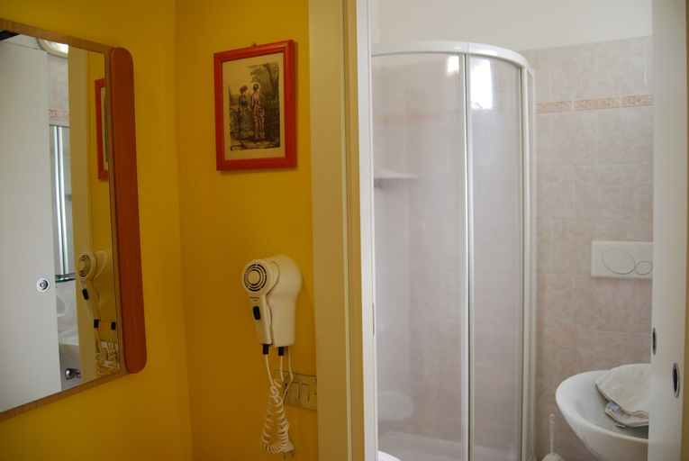 Bathroom 4, Hotel Milena, Rimini