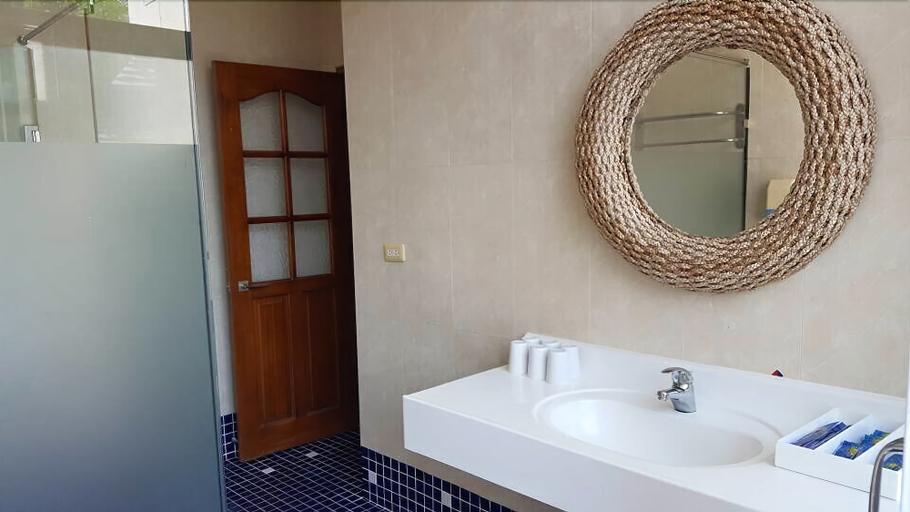 Bathroom 4, Yosemite, Pingtung