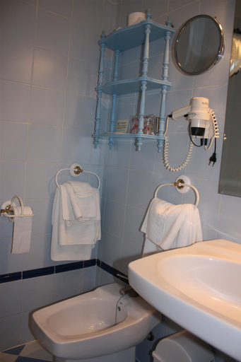 Bathroom, Hotel Playa Grande, Murcia