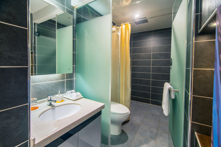 Bathroom 3, Badi Hotel Int'l Exhibition Center, Kunming