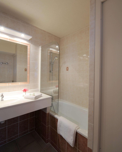 Bathroom 5, Mercure Arles Centre Arenes, Bouches-du-Rhône