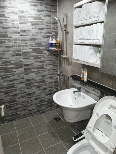 Bathroom 3, Vallas House 1301, Pohang