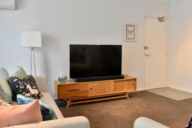 Others 5, Bright 1 Bedroom Apartment In Surry Hills, Sydney