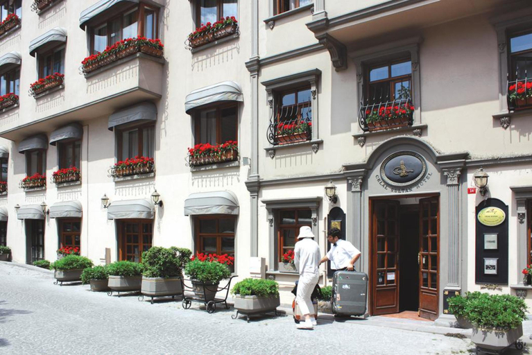Exterior & Views