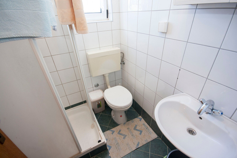 Bathroom 4, Apartments Maretic Brodarica Center, Šibenik
