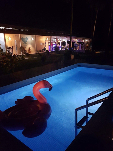 Le Petit Saint Tropez, Khanom