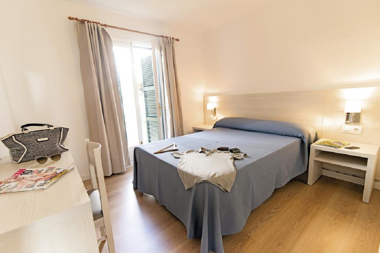 Bedroom 2, Cala Blanca Apartamentos, Baleares