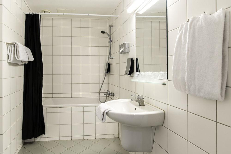Bathroom 4, Mercur Copenhagen Hotel, Copenhagen