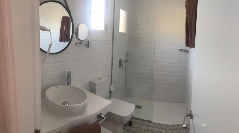 Bathroom 5, Castillo Beach Park, Las Palmas