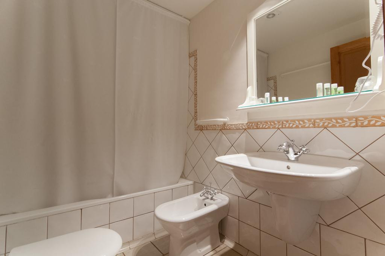 Bathroom, Hotel y Apartamentos Vilagaros, Lleida