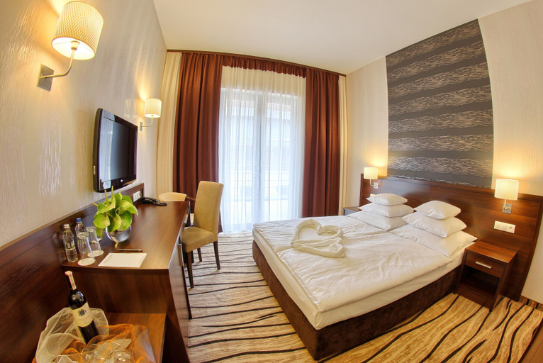 Bedroom 1, Arkas, Opole