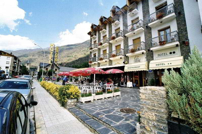 Exterior & Views