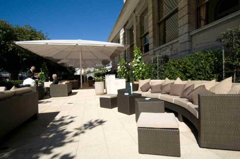 Exterior & Views 8