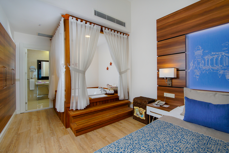 Bedroom 3, Limak Atlantis Deluxe Resort & Hotel, Serik