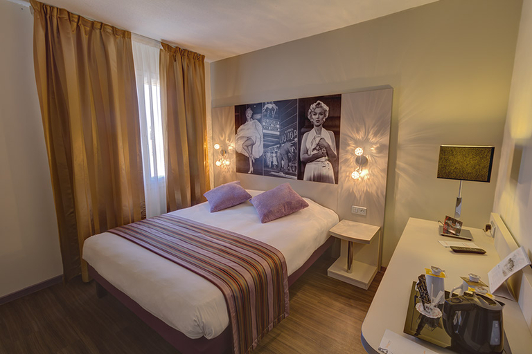 Bedroom 4, Arles Plaza, Bouches-du-Rhône