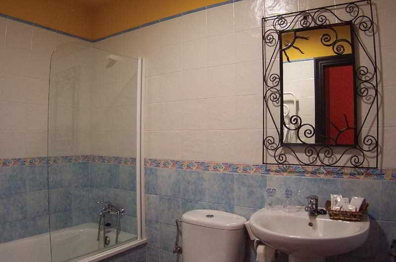 Bathroom 4, Los Acebos de Arriondas, Asturias