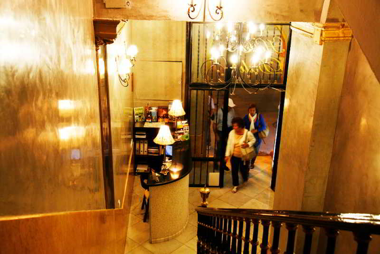 Public Area 2, Dalis, Sevilla