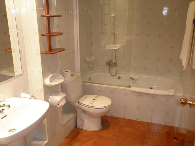 Bathroom 5, Riu Nere Mountain Apartments, Lleida
