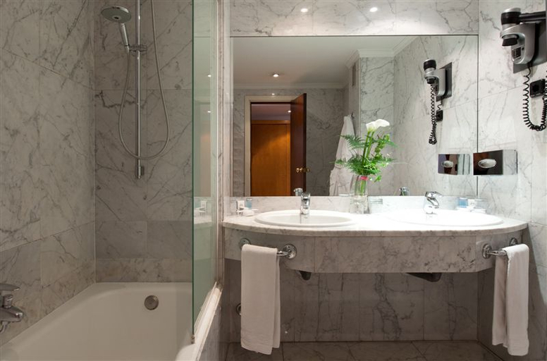 Bathroom, Santos Agumar, Madrid