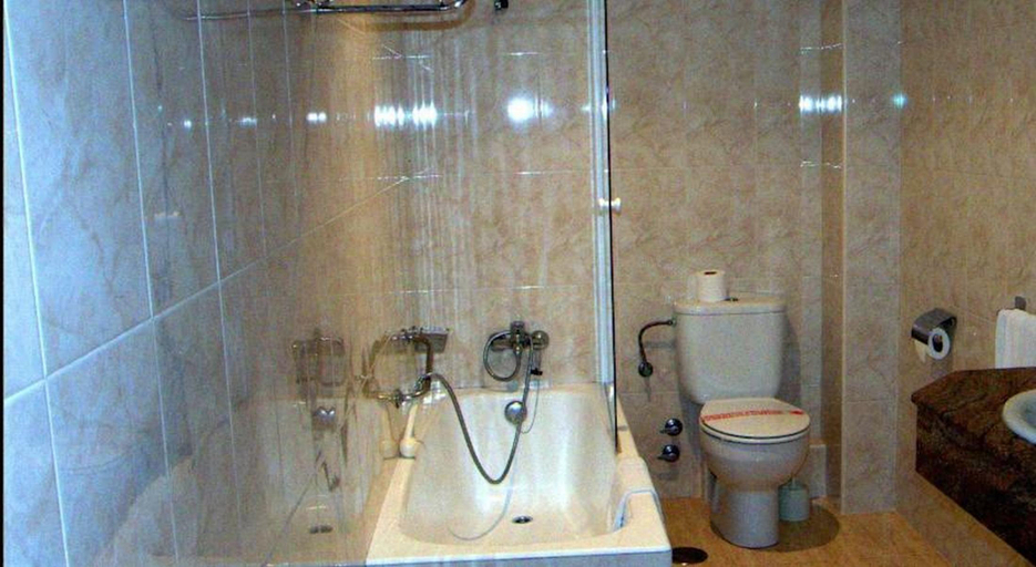 Bathroom 4, Hotel Tanit, Alicante