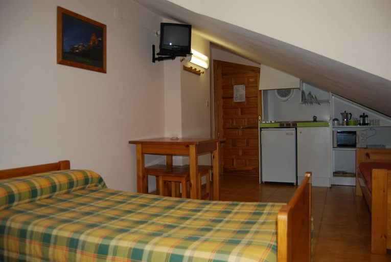 Bedroom 3, Midi, Huesca
