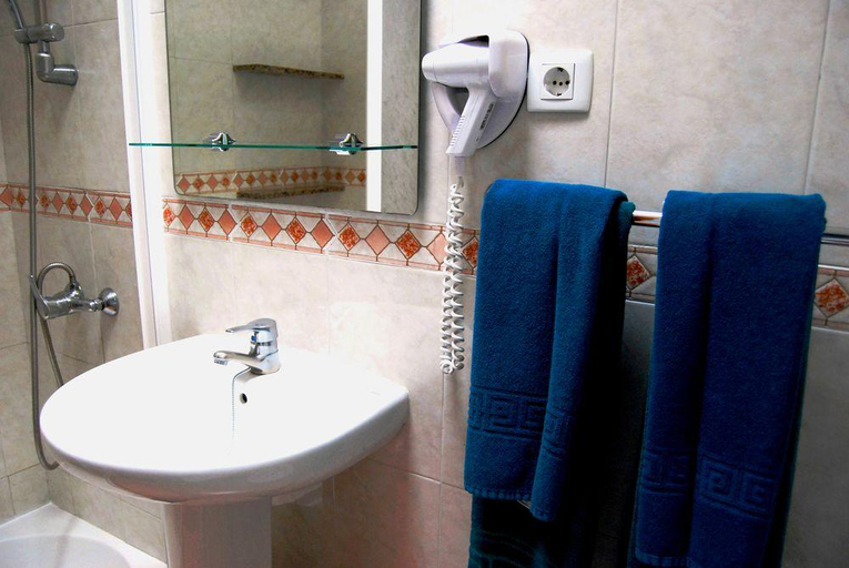 Bathroom 3, Apartamentos Montecarlo, Las Palmas
