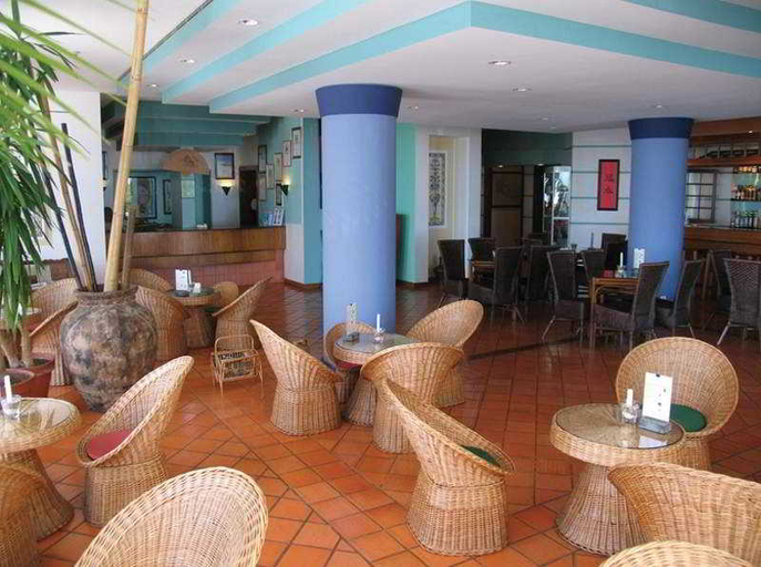 Public Area 3, Jardim Atlantico, Calheta