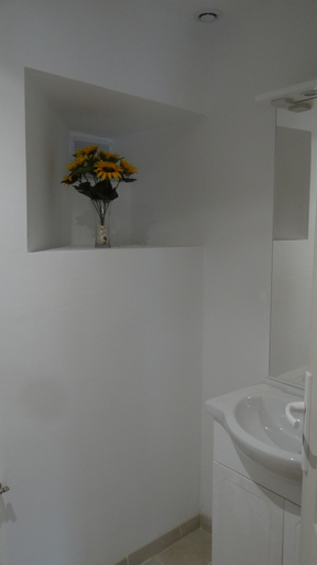 Bathroom 3, La Petite Houssaye, Manche