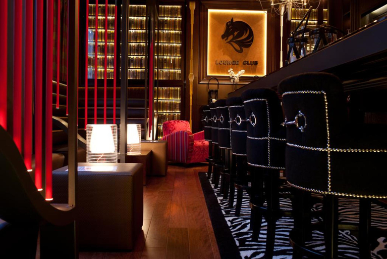Public Area 2, Drake Longchamp, Genève