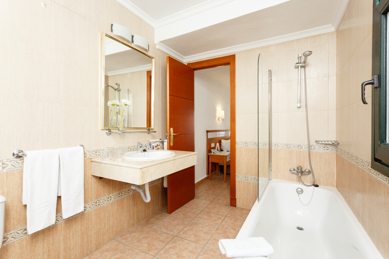 Bathroom 4, Globales Pueblo Andaluz, Málaga