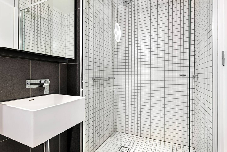 Bathroom 4, Melbourne City Centre Designer 2bedroom Apt Vme398, Melbourne