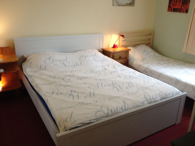 Bedroom 1, Wim's Place, Haarlemmermeer