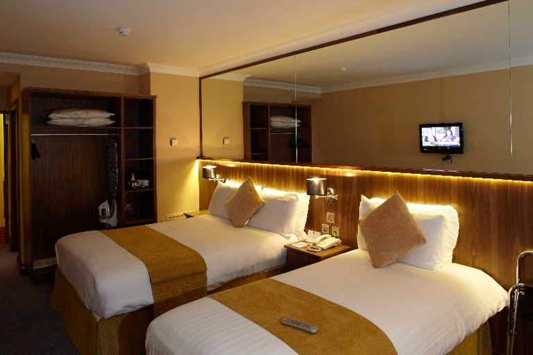 Bedroom 3, Tower Hotel & Leisure Centre
