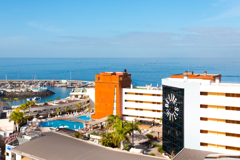 Exterior & Views 16