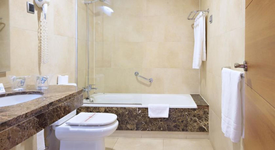 Bathroom 4, Hotel Sterling, Madrid