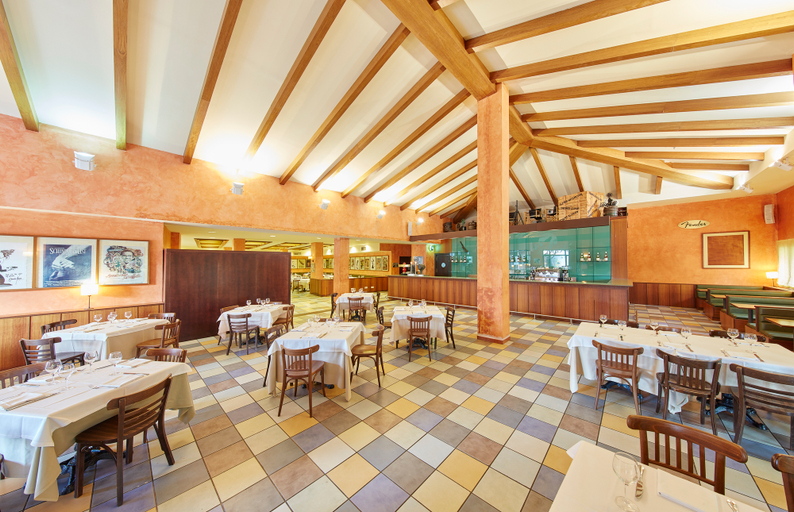Food & Drinks 5, PortAventura El Paso + Ticket Included, Tarragona