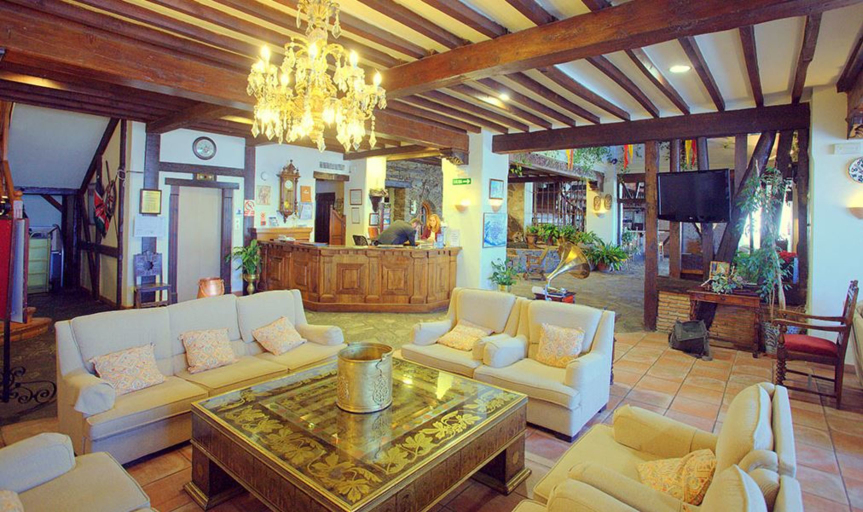 Public Area, Kenia Nevada, Granada