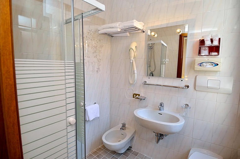 Bathroom 4, Hotel Orion, Venezia