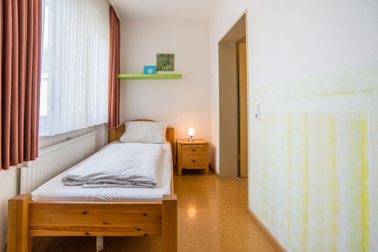 Bedroom 3, Gasthaus Pension Lowen, Freiburg im Breisgau