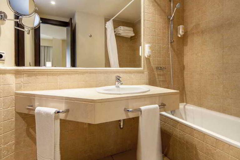 Bathroom 5, Precise Resort El Rompido - The Club, Huelva
